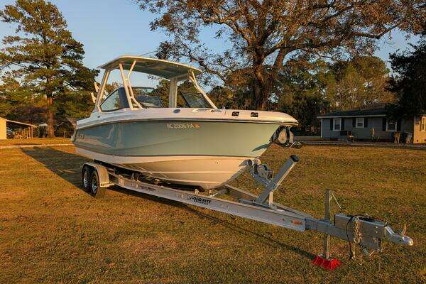 2023 Boston Whaler 240 Vantage - Image 1