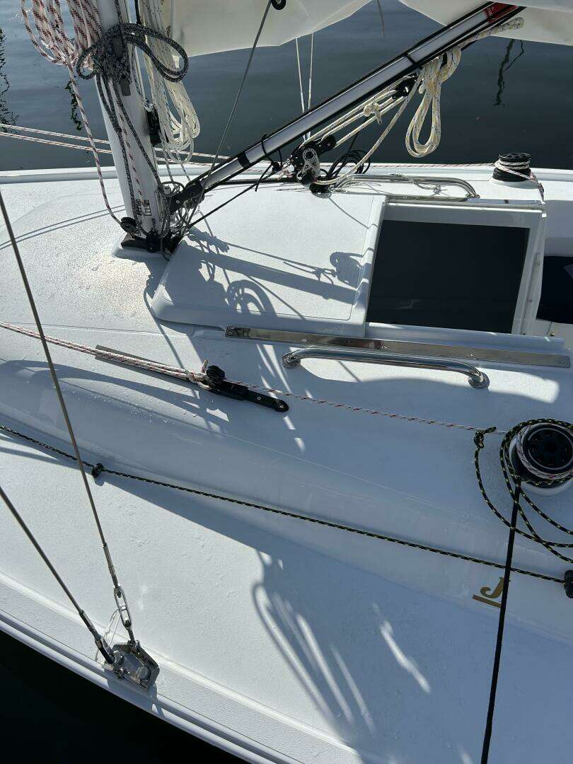 2025 J Boats J7 - Image 21