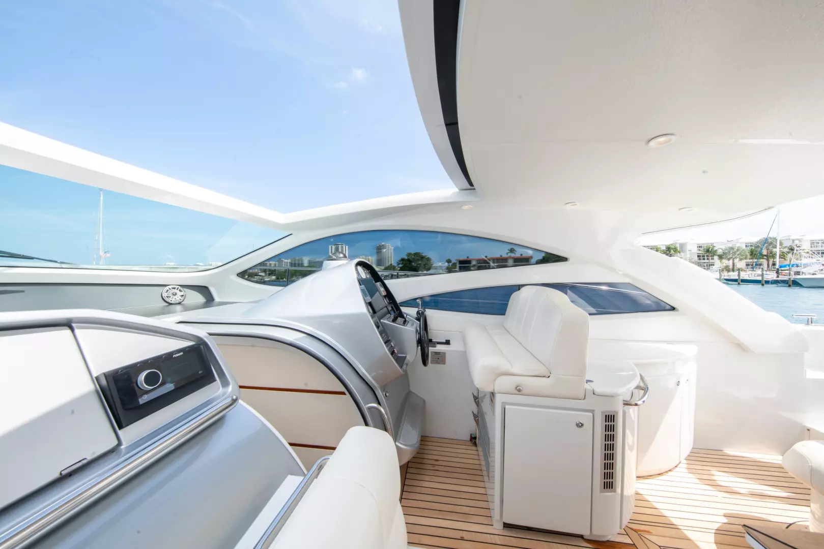 2004 Pershing Express - Image 20