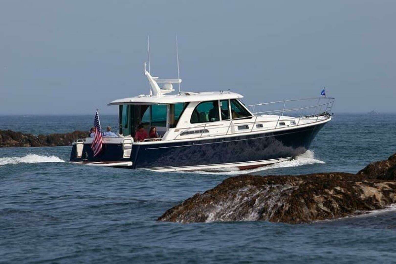 2027 Sabre 45 Salon Express - Image 2