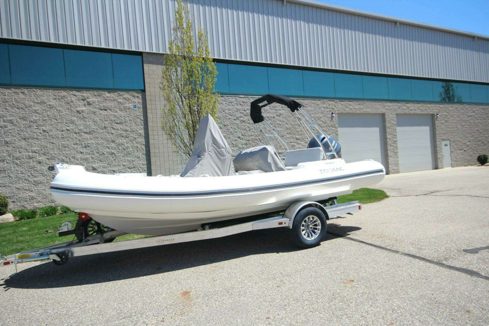 2025 Zodiac Medline 5.8 NEO - Image 4