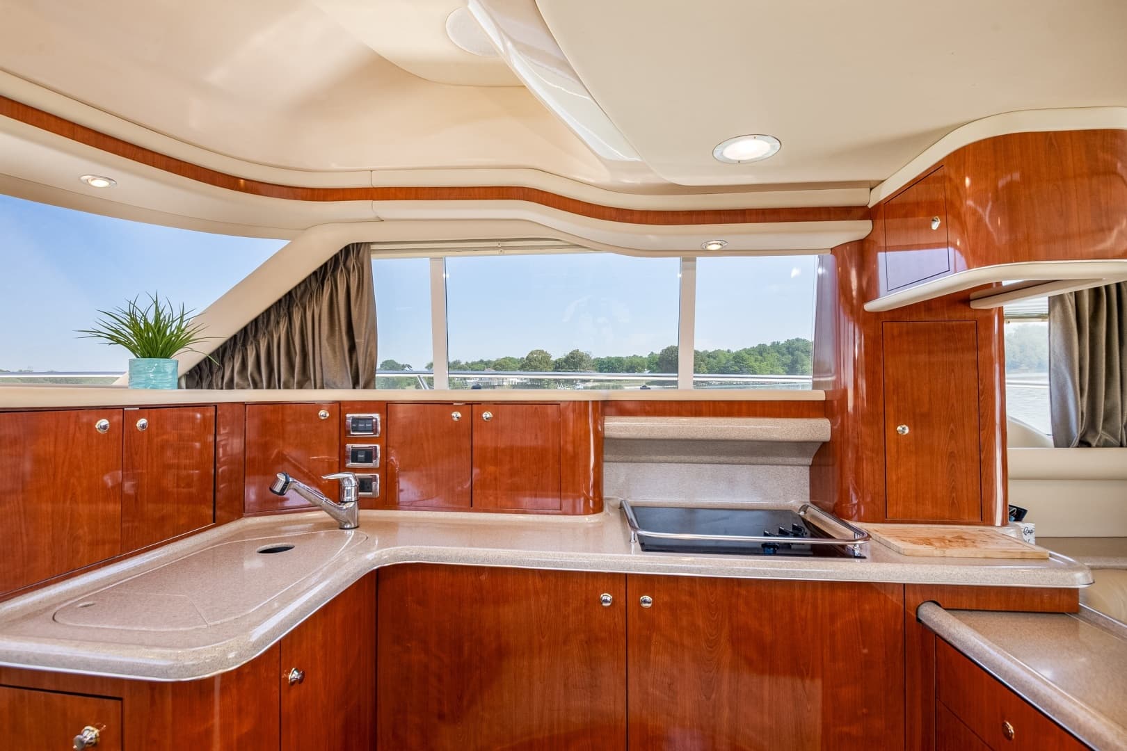 2003 Sea Ray 480 Sedan Bridge - Image 57