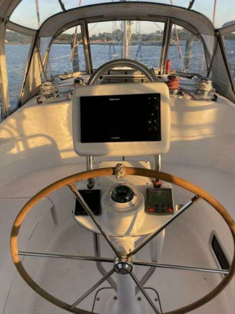 2004 Hunter 386 - Image 4
