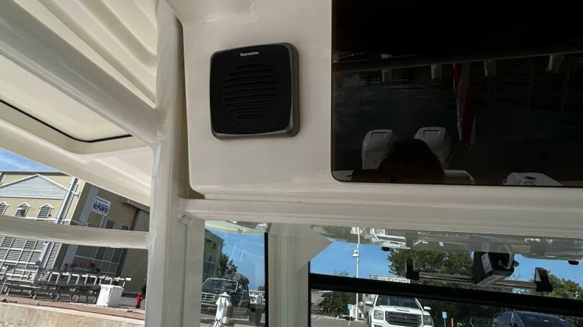 2017 Boston Whaler 330 Outrage - Image 12