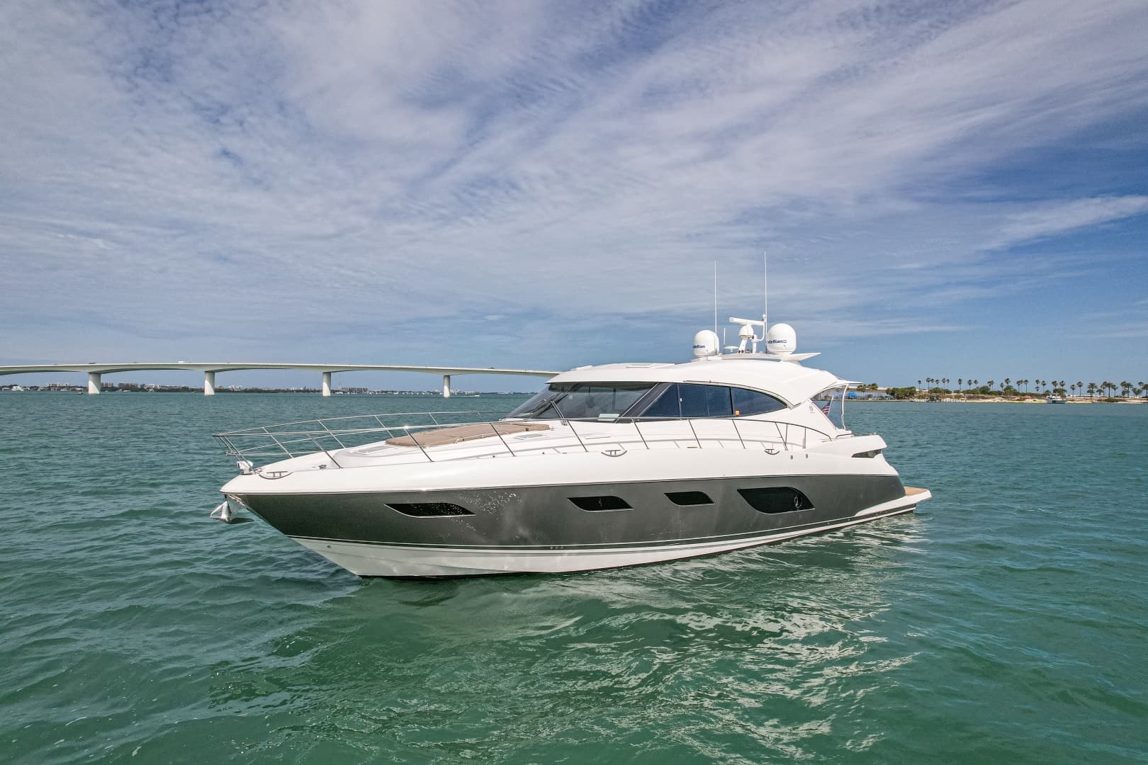 2015 Riviera 6000 Sport Yacht - Image 3