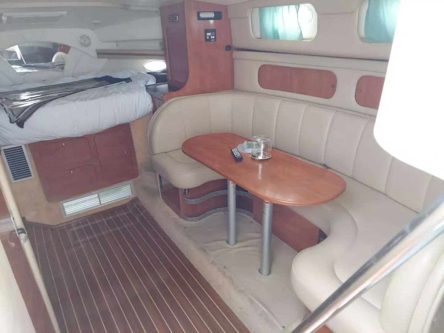 2004 Rinker 342 Fiesta Vee - Image 3