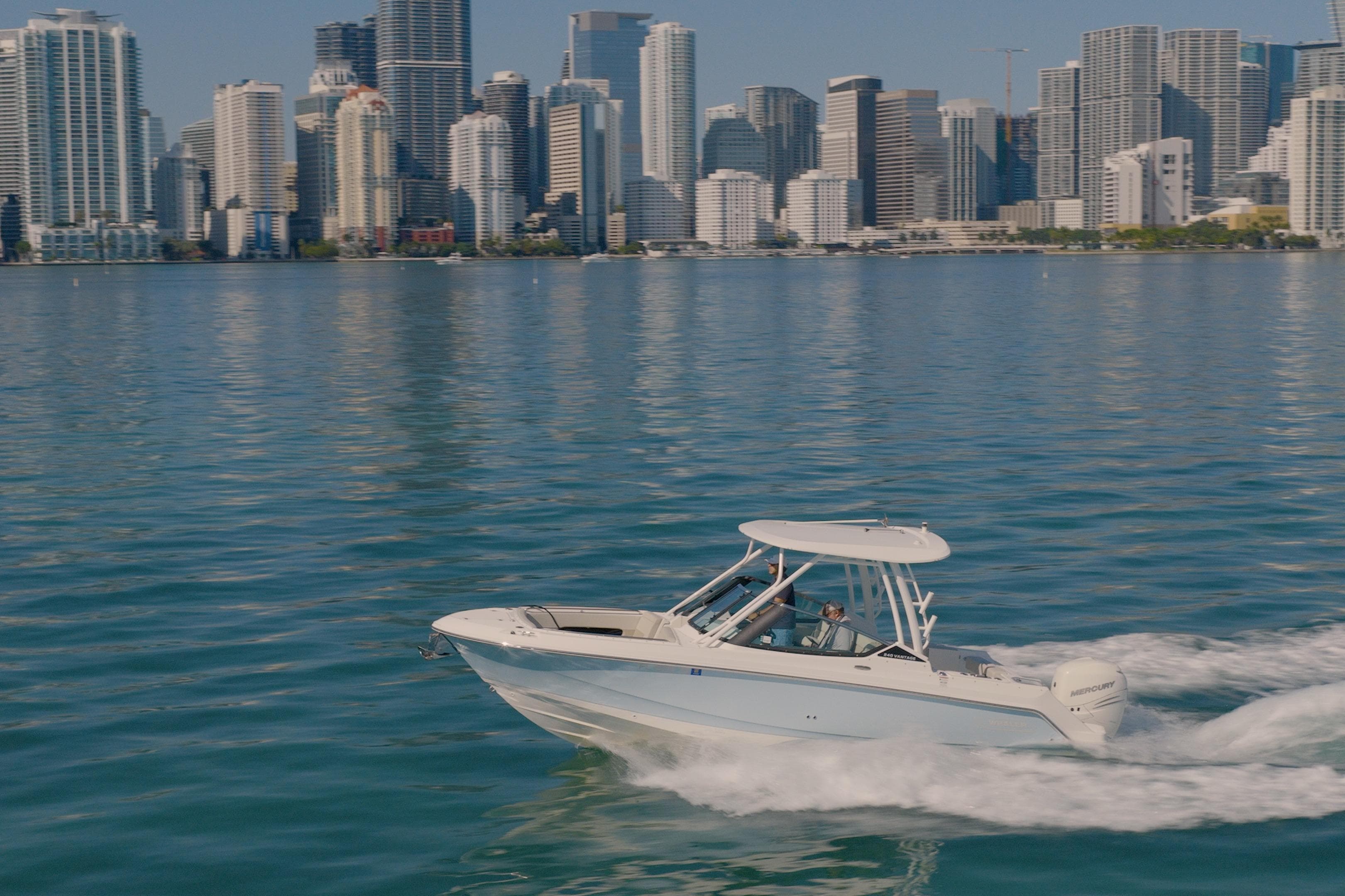 2022 Boston Whaler 240 Vantage