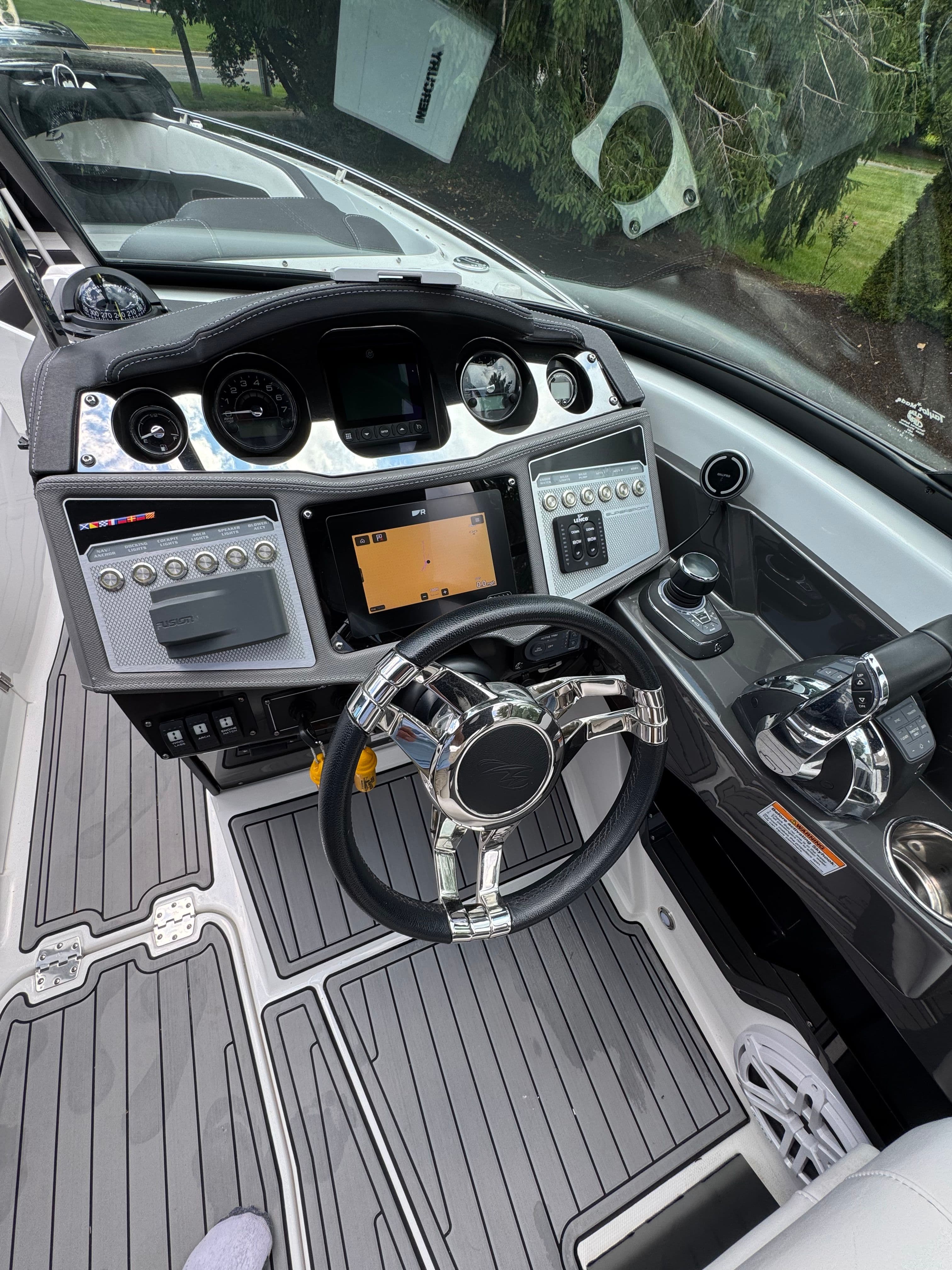 2021 Monterey 305SS Super Sport - 38