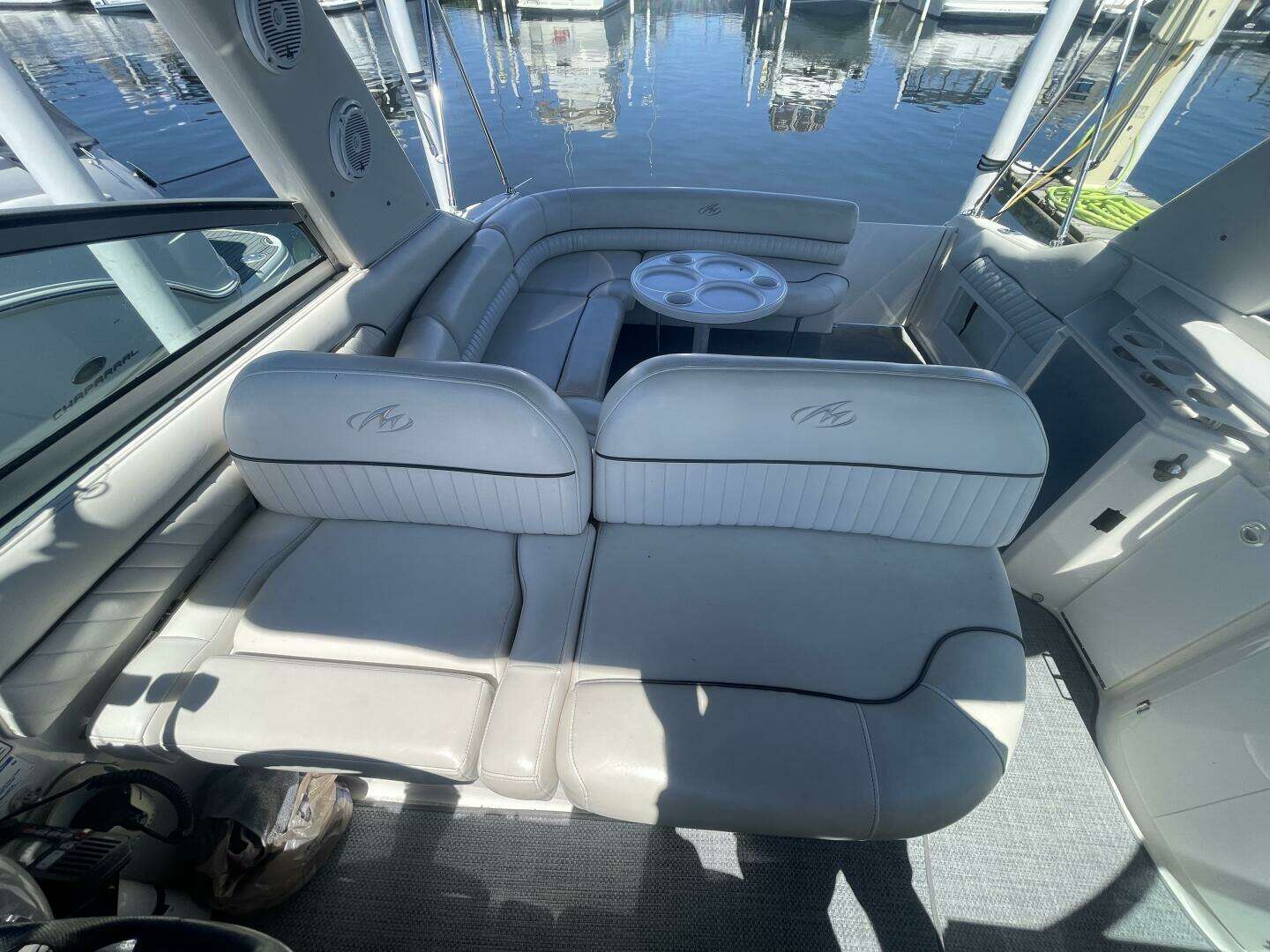 2005 Monterey 322 Cruiser - Image 24