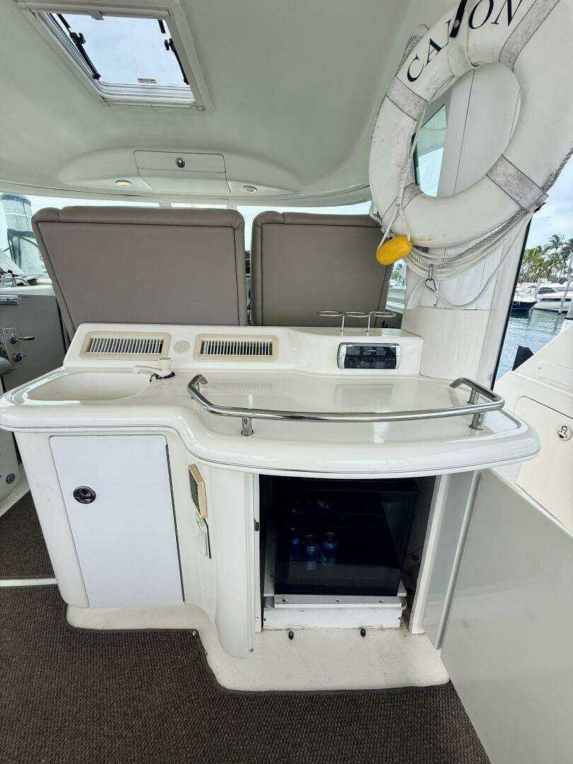 2003 Sea Ray 480 Motor Yacht - Image 21