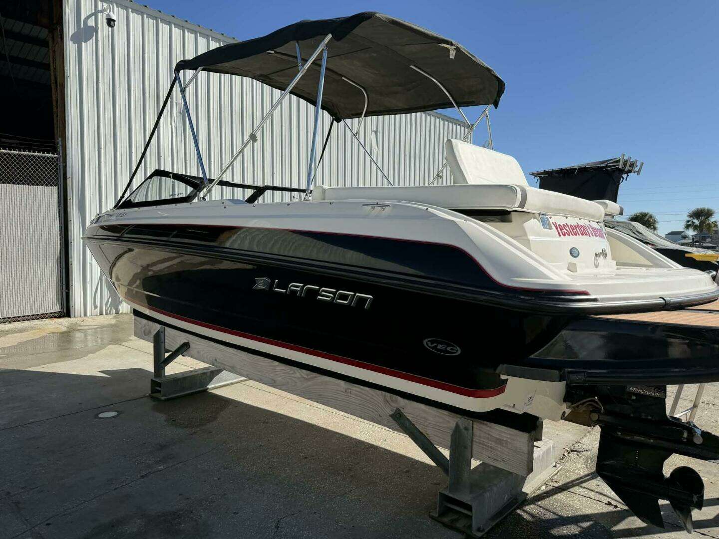 2015 Larson LX 225S IO - Image 11