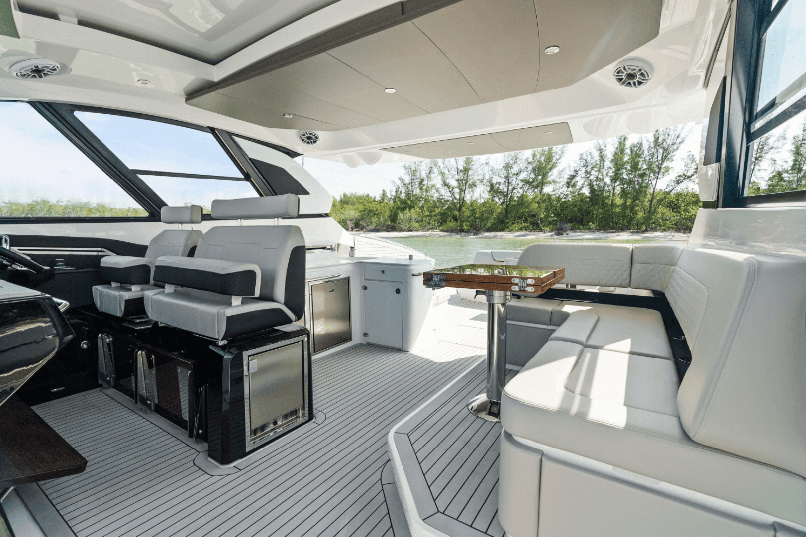 2026 Cruisers Yachts 50GLS OB - Image 91