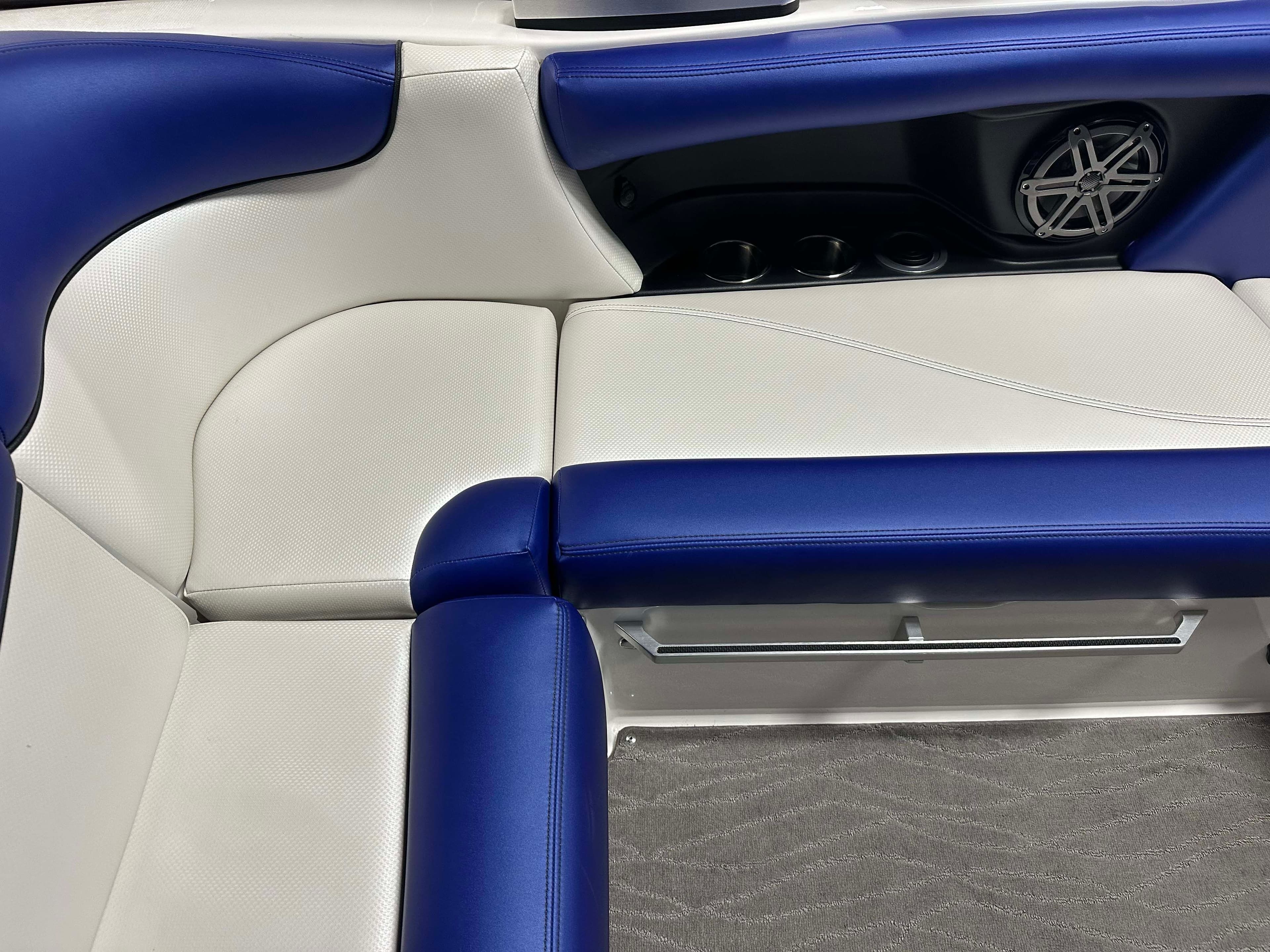 2017 MasterCraft X20 - 35
