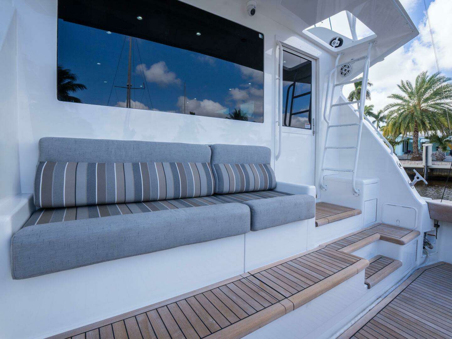 1998 Viking 58 Convertible - Image 16
