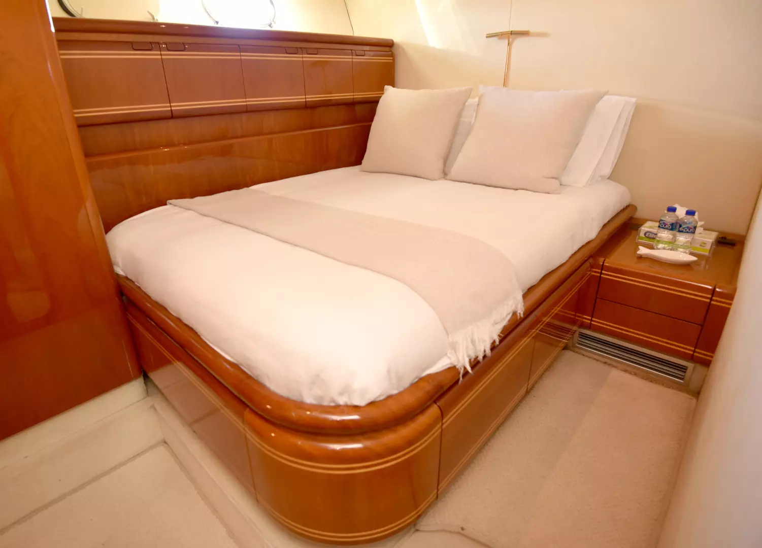 1997 Ferretti Yachts 80 - Image 17
