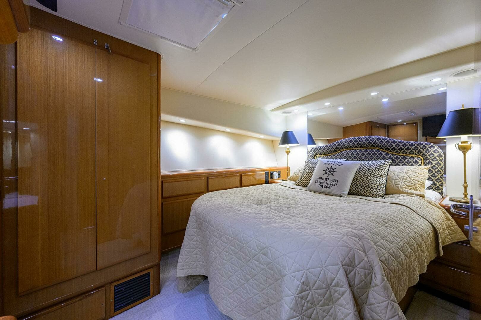 2000 Viking 50 Convertible - Image 16