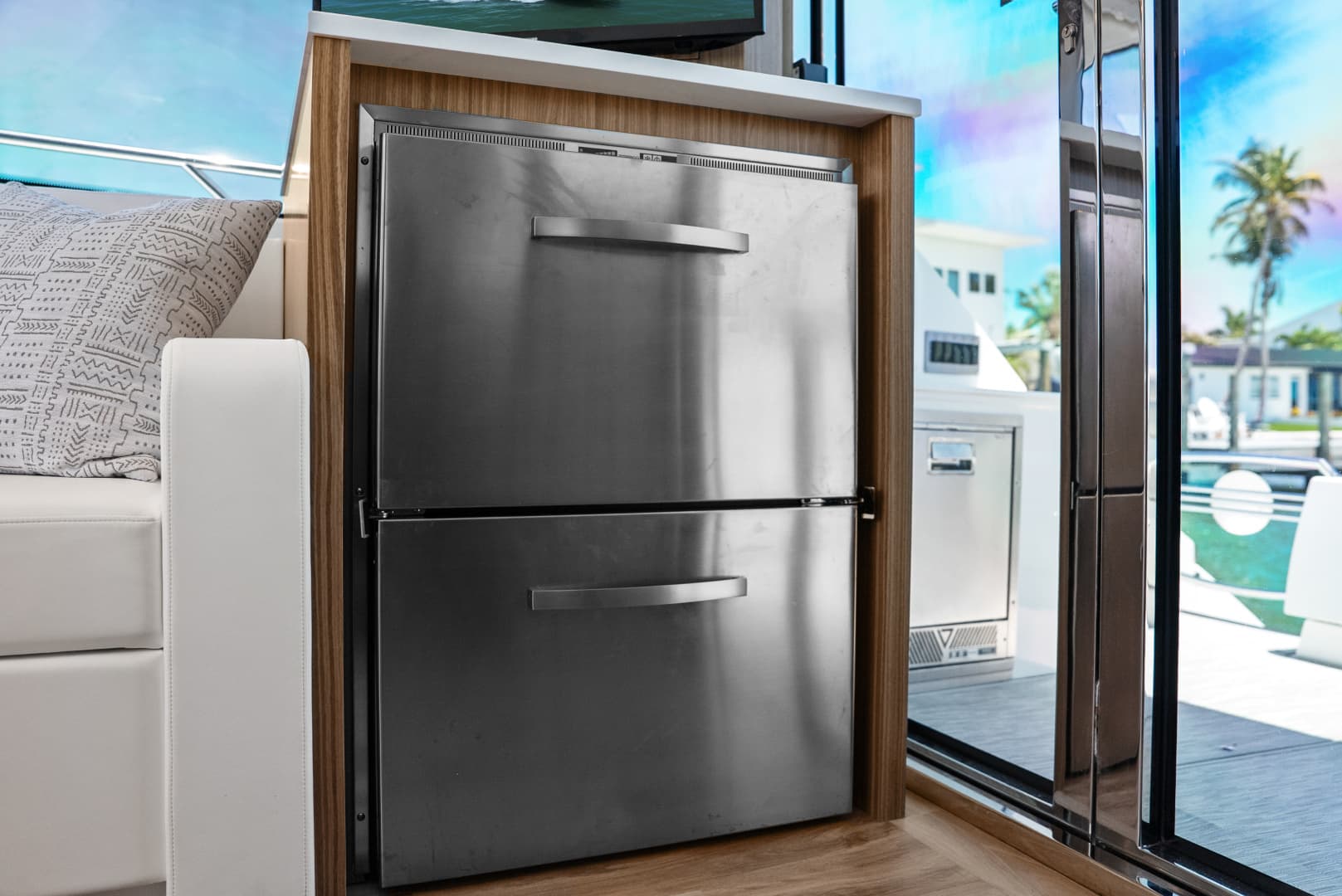 2025 Cruisers Yachts 50 Cantius - Image 34