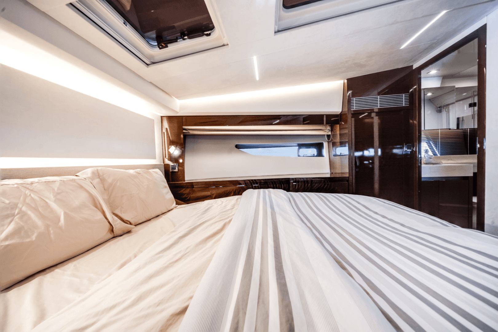 2020 Prestige 520 FLYBRIDGE - Image 49