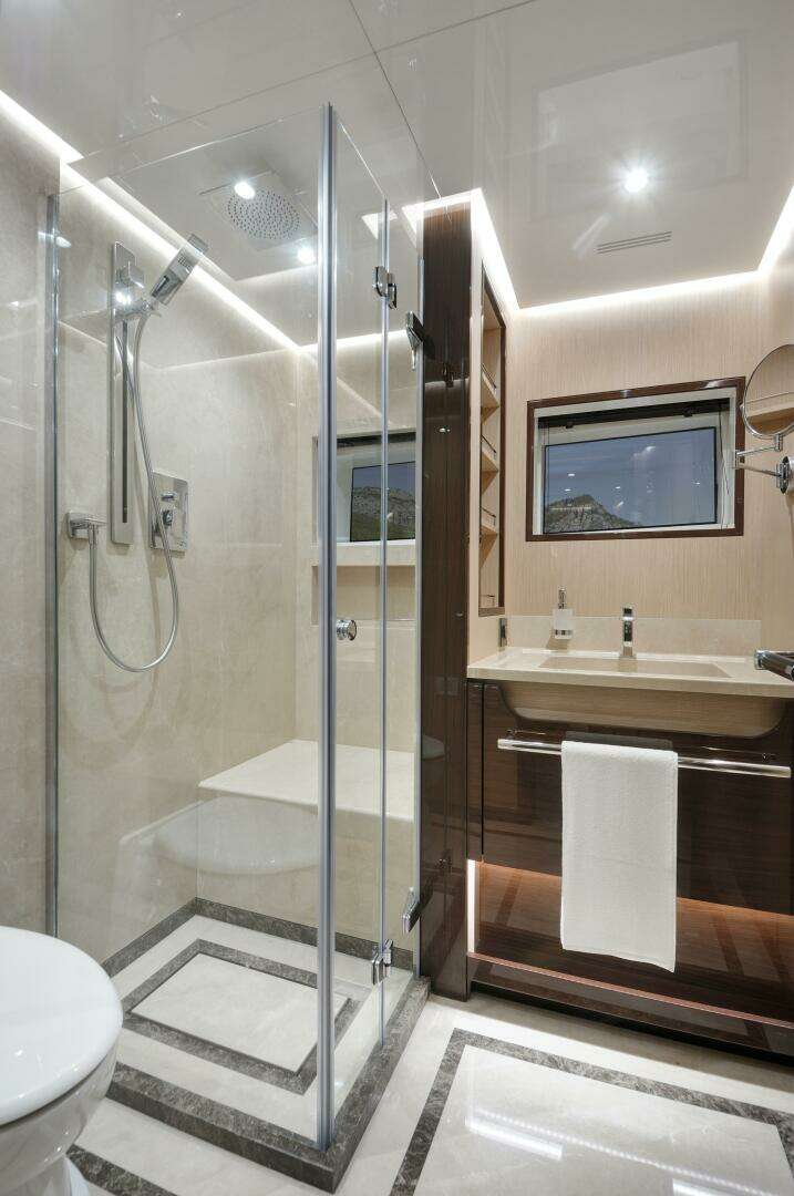 2026 Lazzara Yachts UHV 100 - Image 22