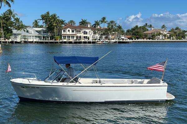 2013 Vanquish 24 Runabout - Image 1