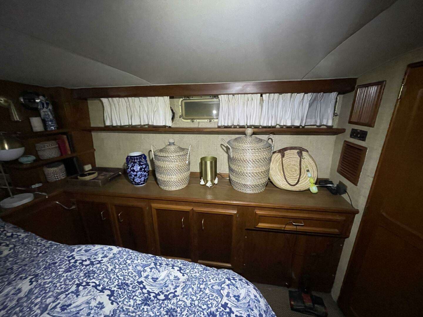 1986 Egg Harbor 40 Motor Yacht - Image 48