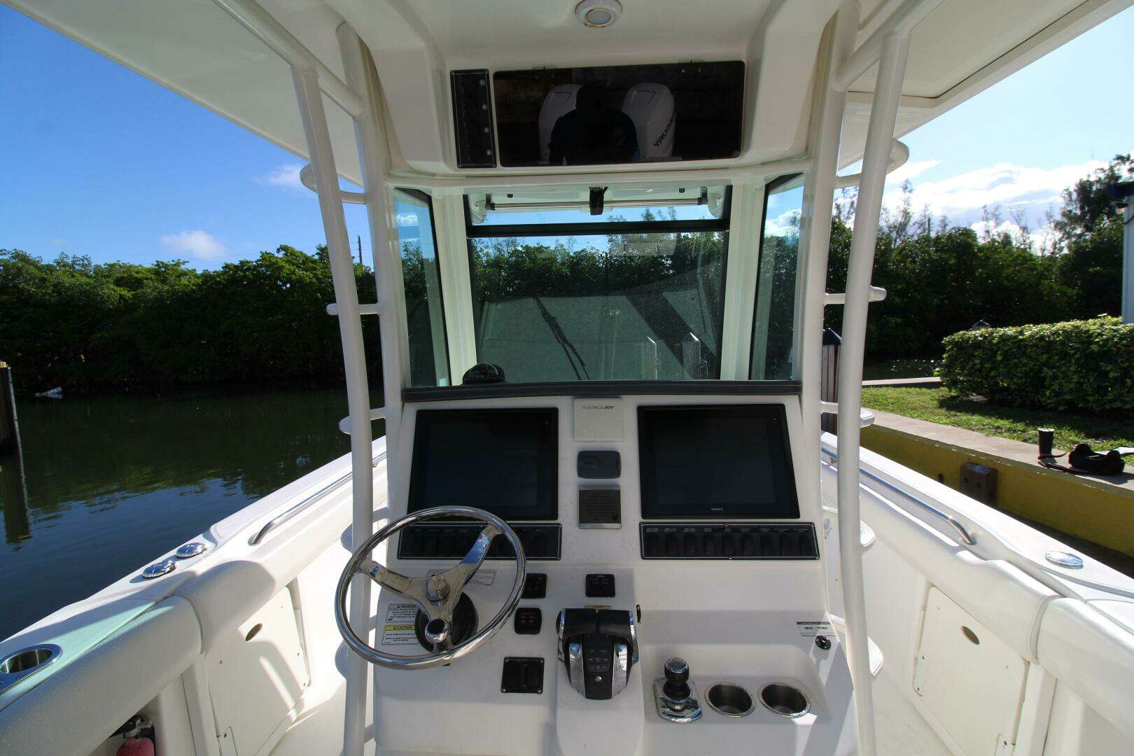 2015 Boston Whaler 320 Outrage - Image 2