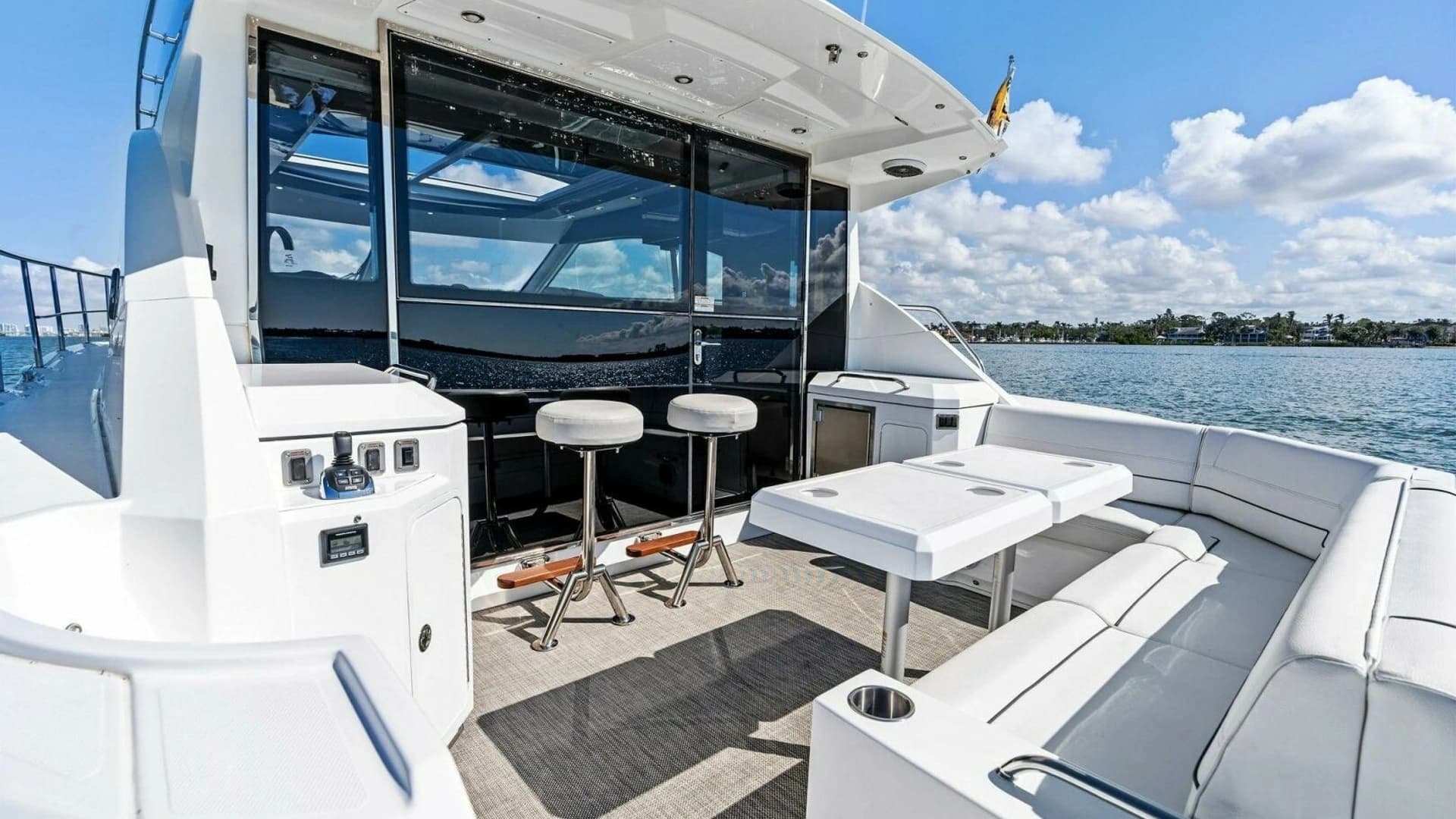 2019 Cruisers Yachts 45 Cantius - Image 5