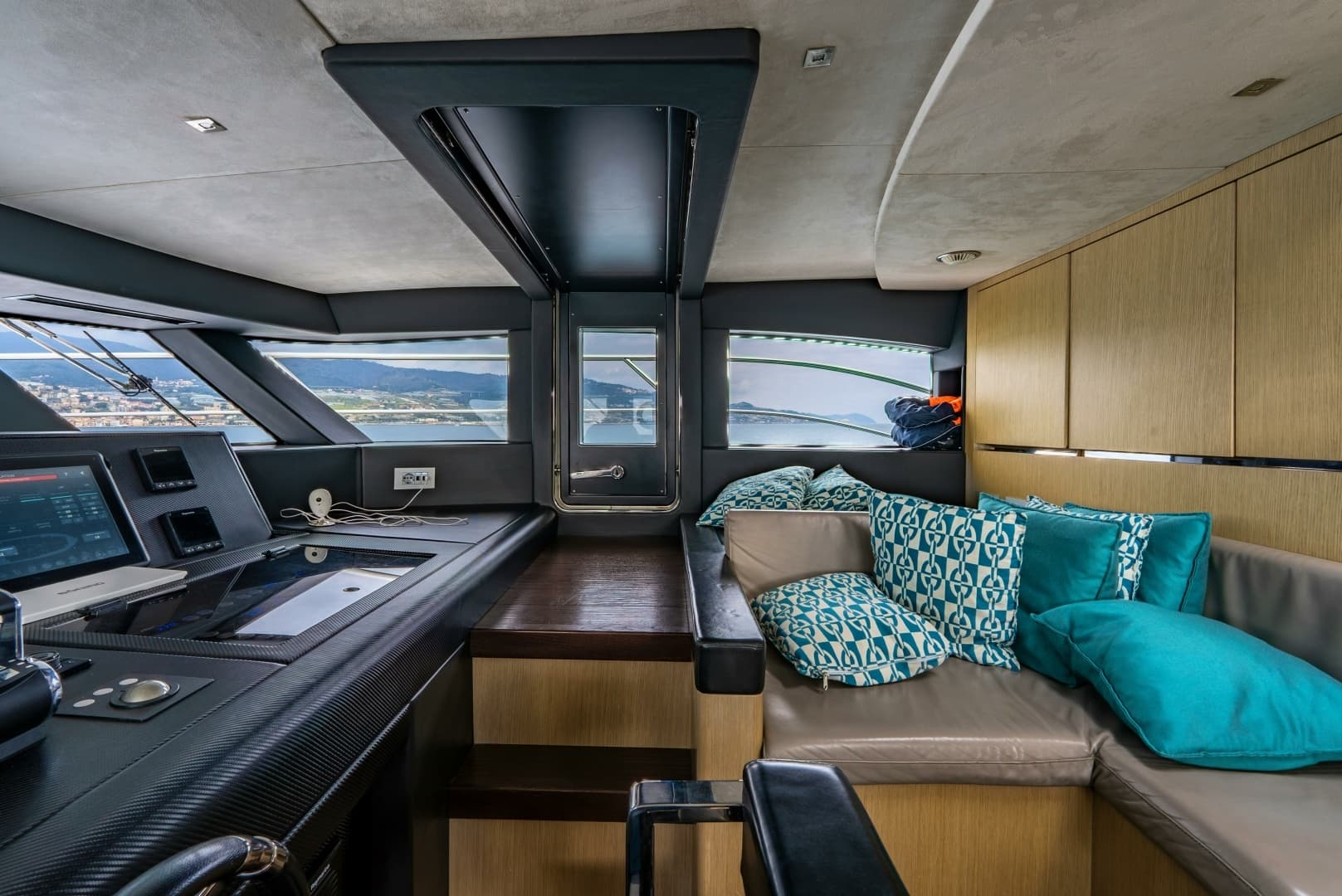 2018 Dominator Yachts Dominator Ilumen - Image 42
