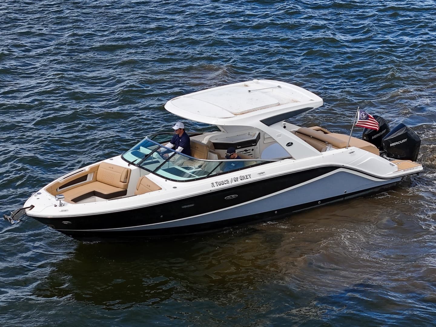 2023 Sea Ray SLX 310 OB - Image 4
