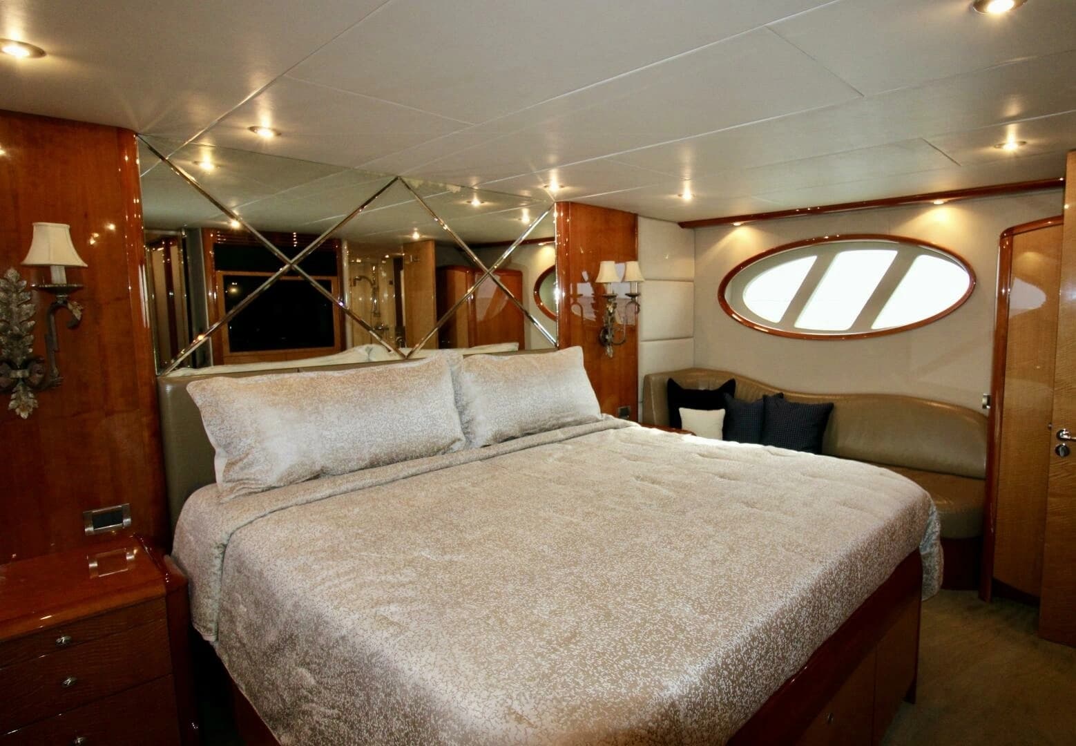 2007 Lazzara Yachts 74 Motor Yacht - Image 36