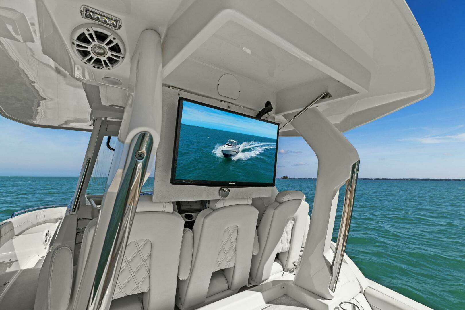 2020 Regal 33 SAV - Image 43