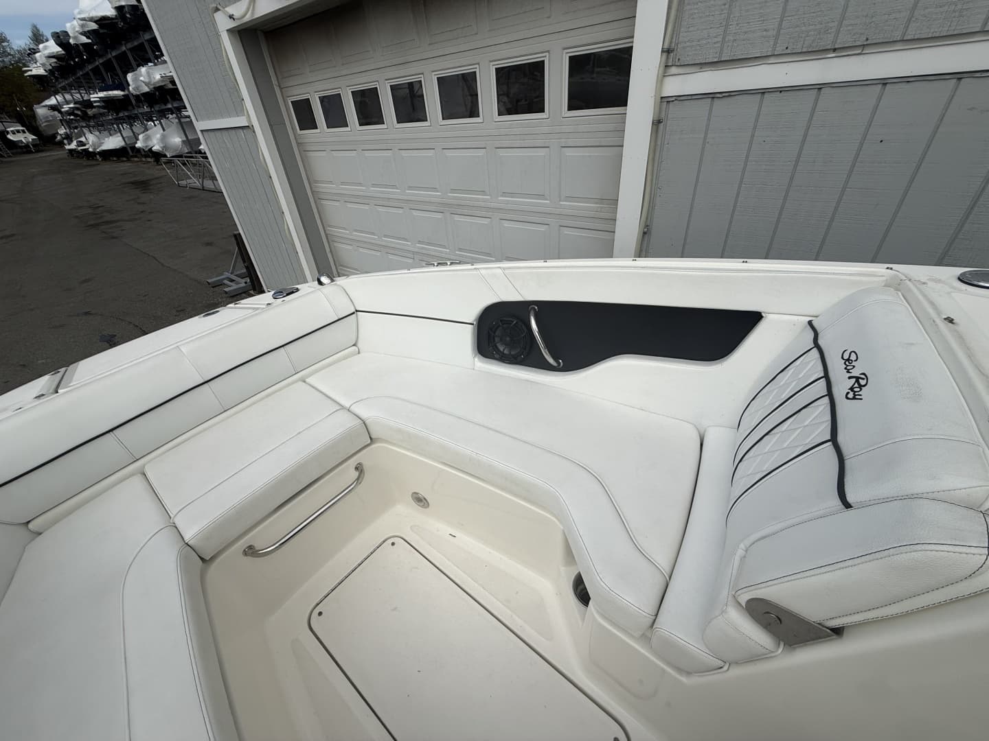 2015 Sea Ray 240 Sundeck - Image 15