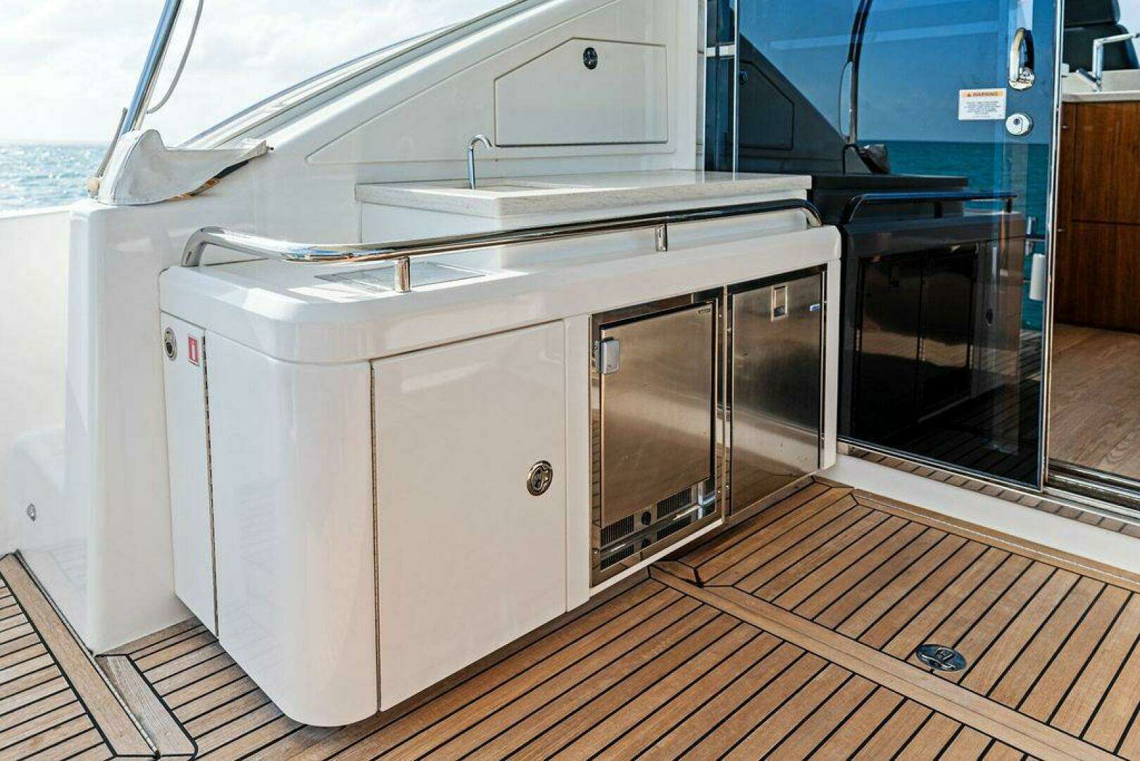 2018 Riviera 4800 Sport Yacht - Image 12