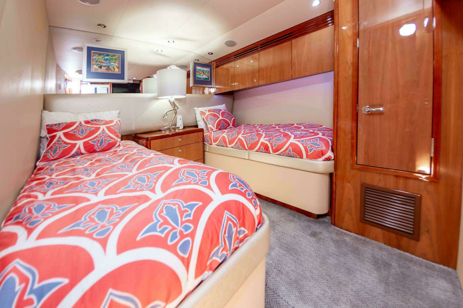 2008 Hatteras 64 Enclosed Bridge - Image 53