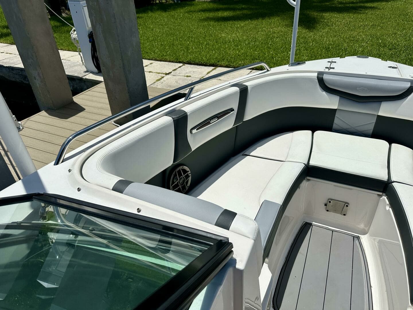 2022 Chaparral 267 SSX OB - Image 12
