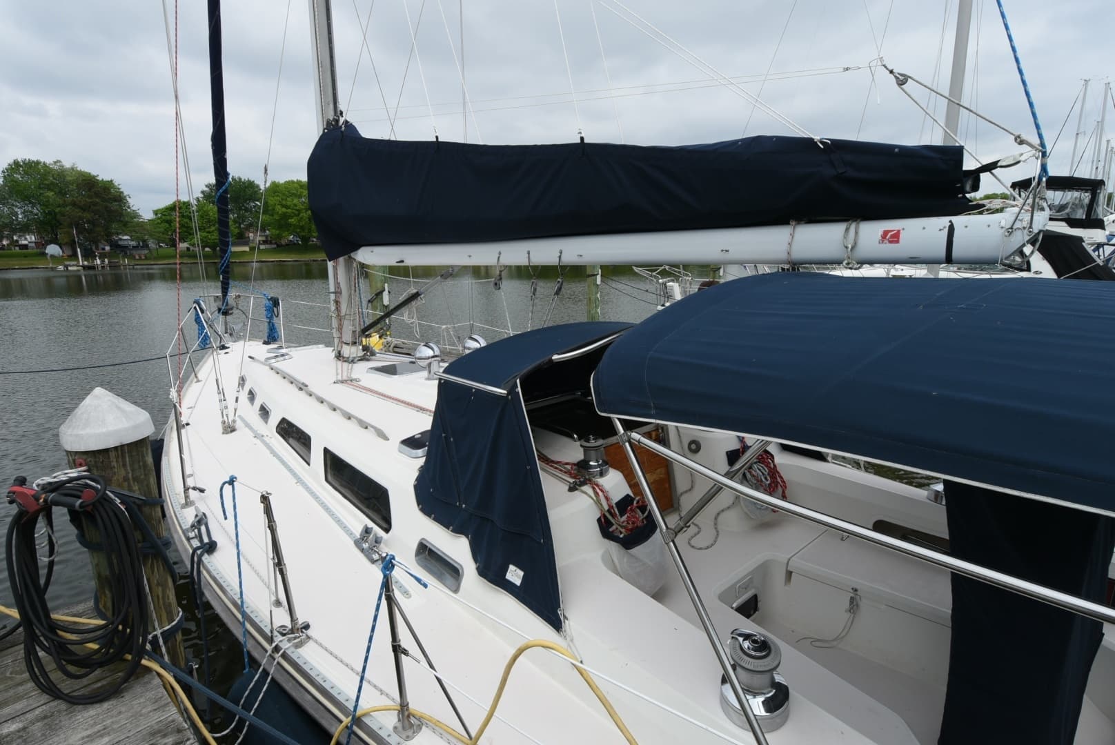 1996 Sabre 402 - Image 4