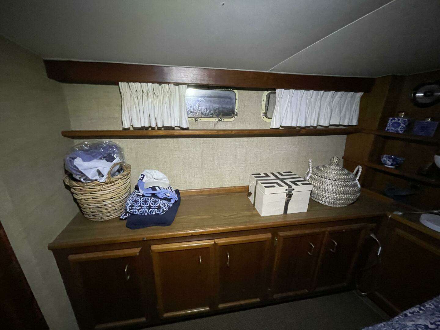 1986 Egg Harbor 40 Motor Yacht - Image 49