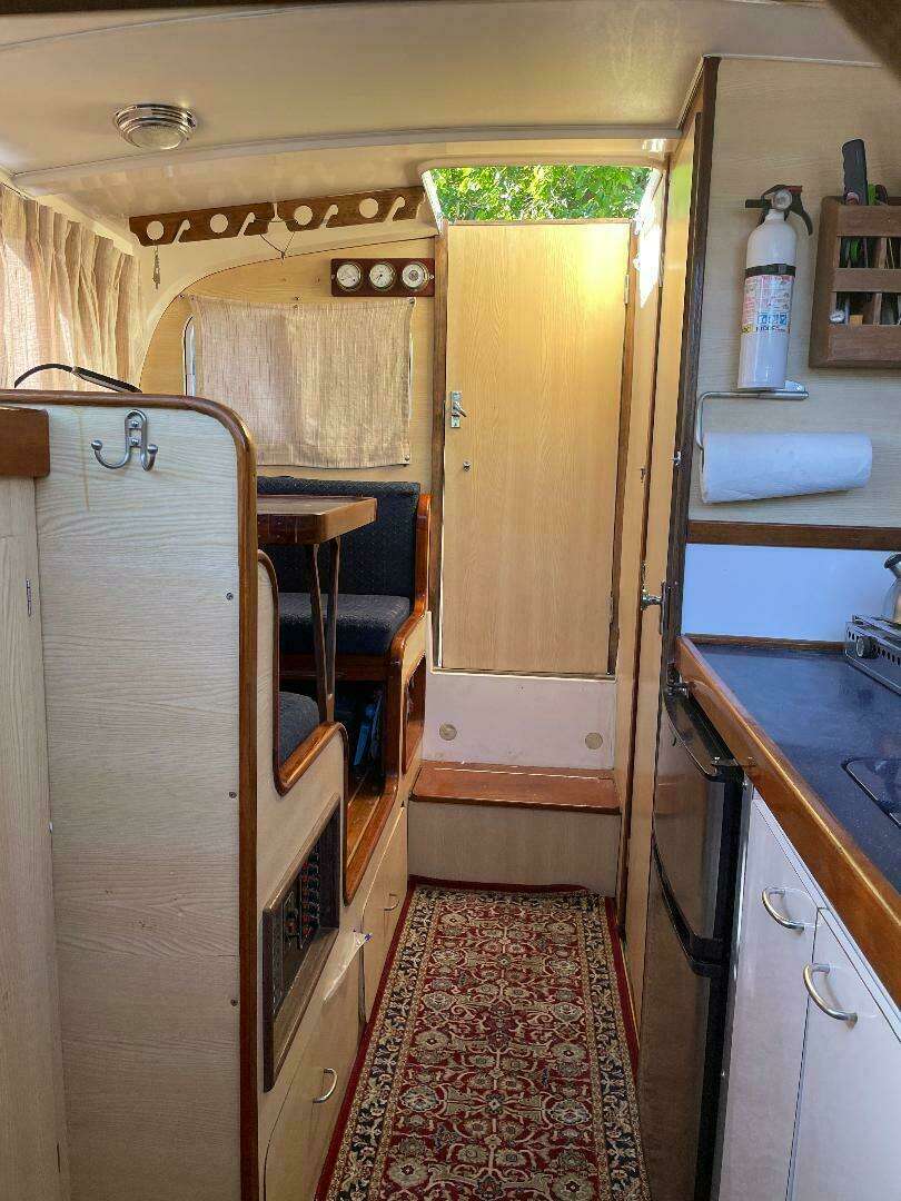 1972 Bertram 28 Flybridge - Image 9