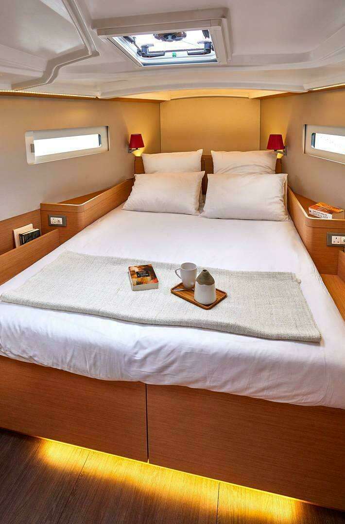 2025 Jeanneau Sun Odyssey 410 - Image 7