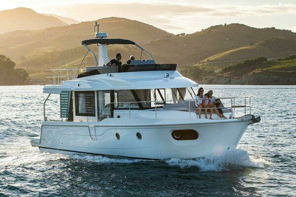 2026 Beneteau Swift Trawler Fly - Image 1