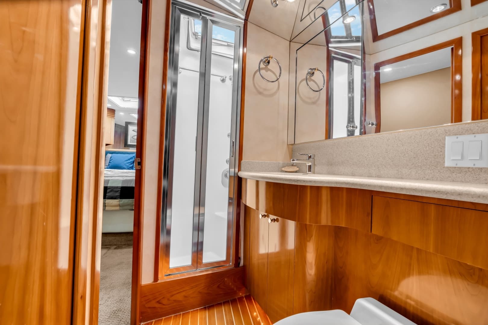2001 Hatteras 55 Convertible - Image 29