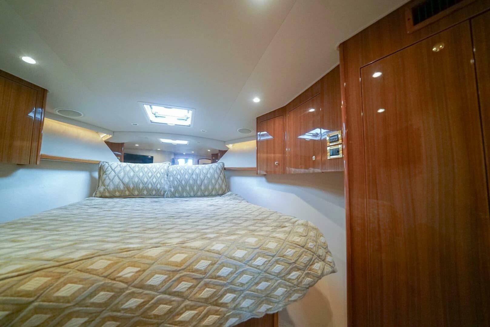 2007 Viking 45 Convertible - Image 12