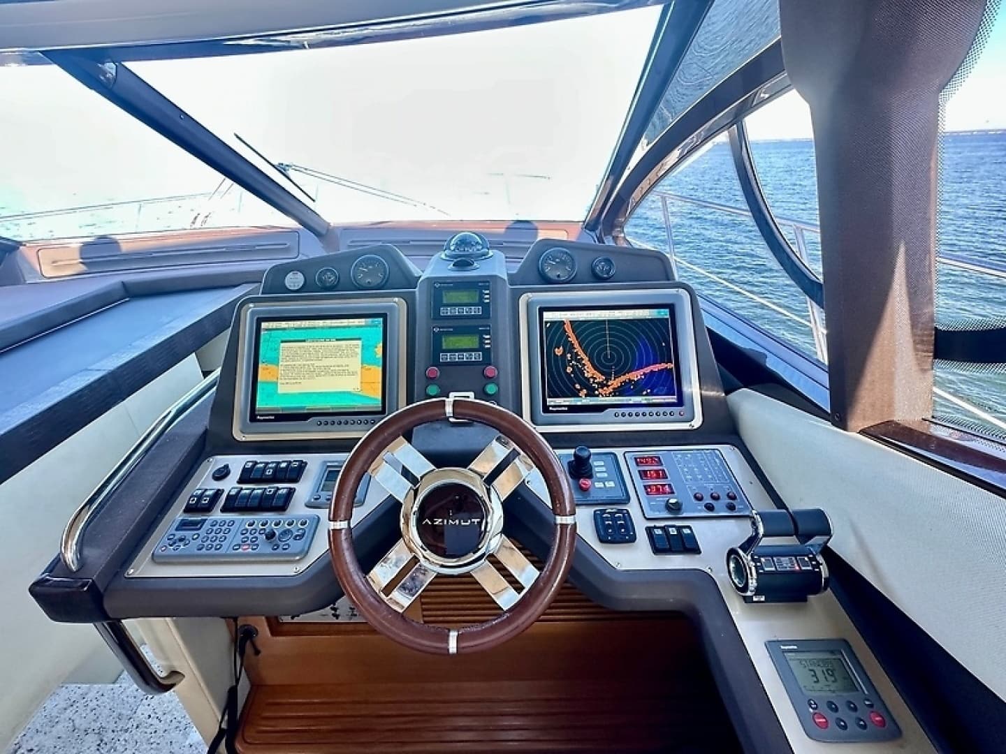 2011 Azimut FlyBridge - Image 19