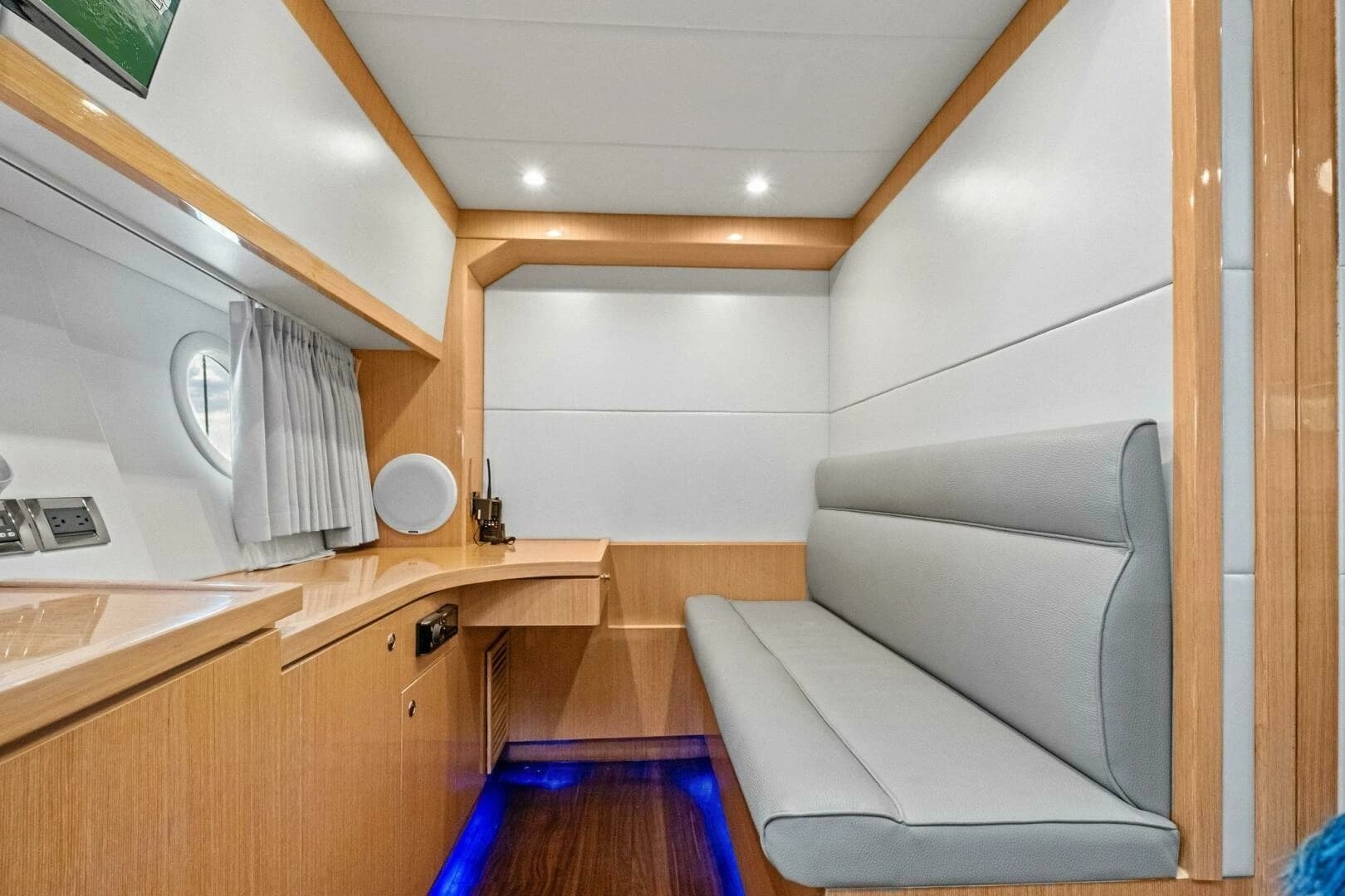 2018 Mares 47 Outboard Express Catamaran - Image 35