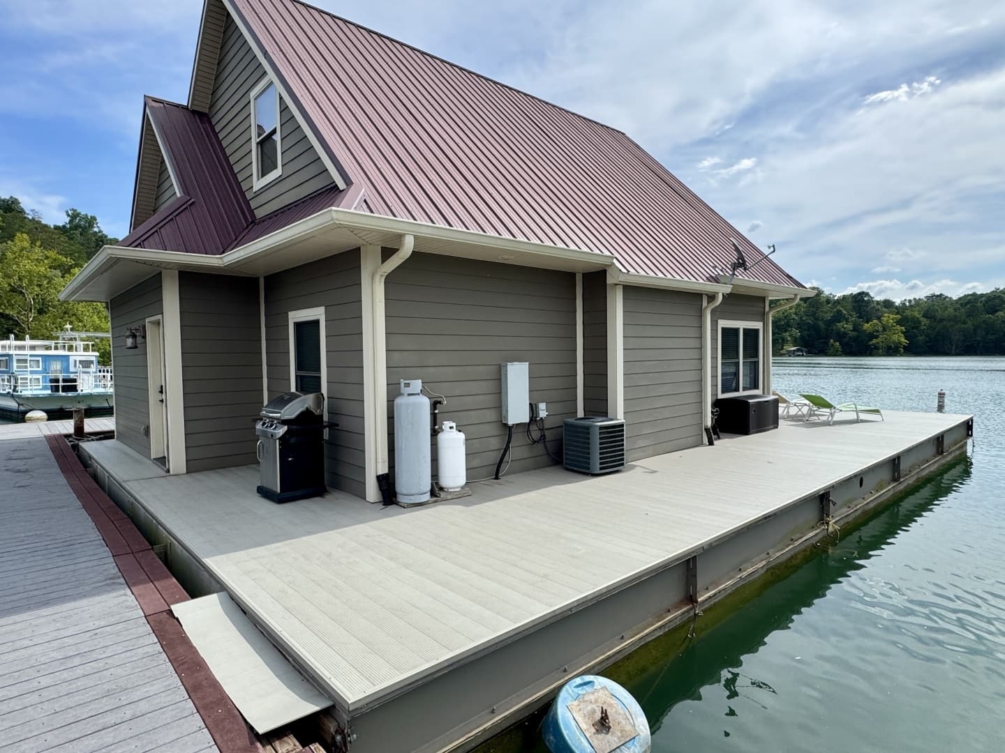 2010 Custom Floating Cabin - Approx 1340sqft - Image 101