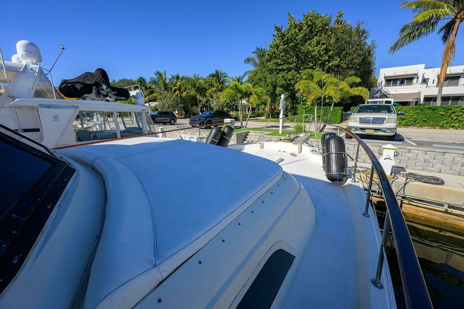 1987 Hatteras 63 Motor Yacht - Image 49