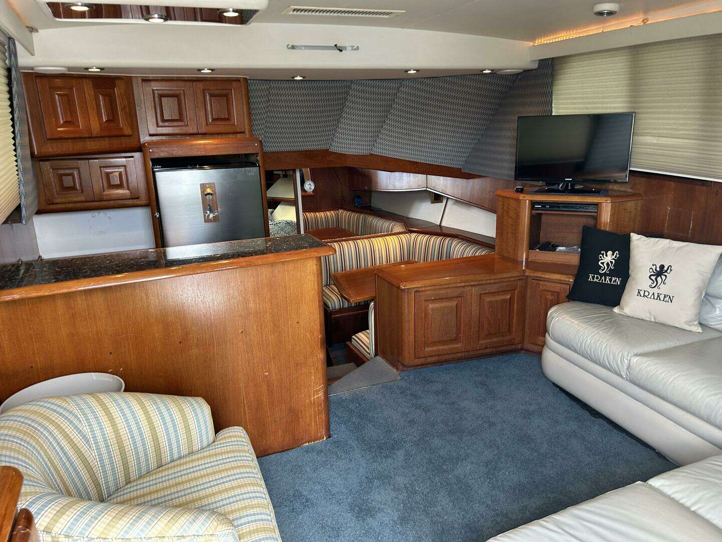 1990 Viking 38C - Image 4