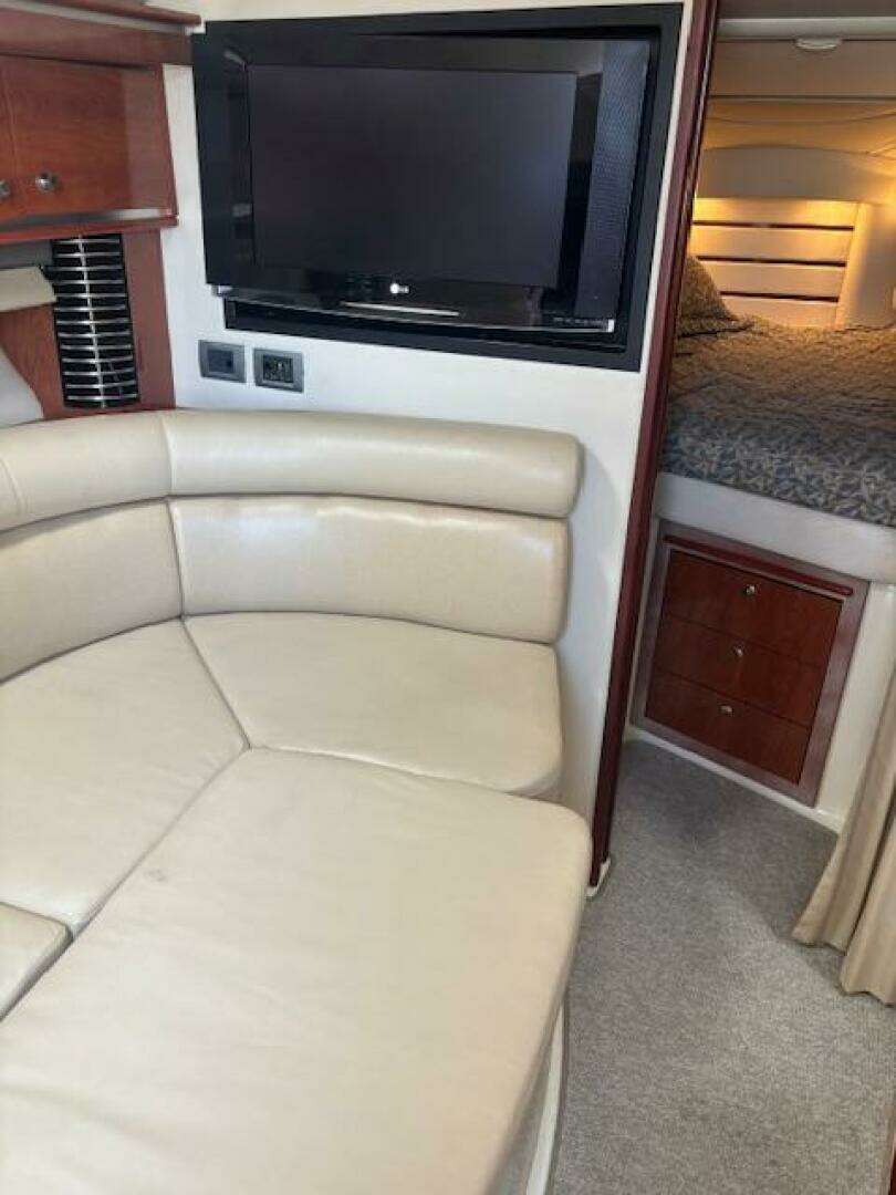 2007 Monterey 350 Sport Yacht - Image 24