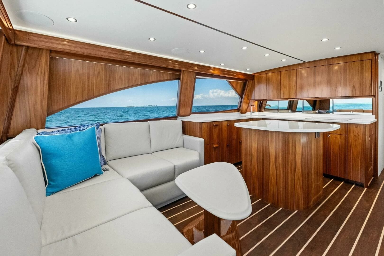2025 Viking 58 Convertible - Image 8