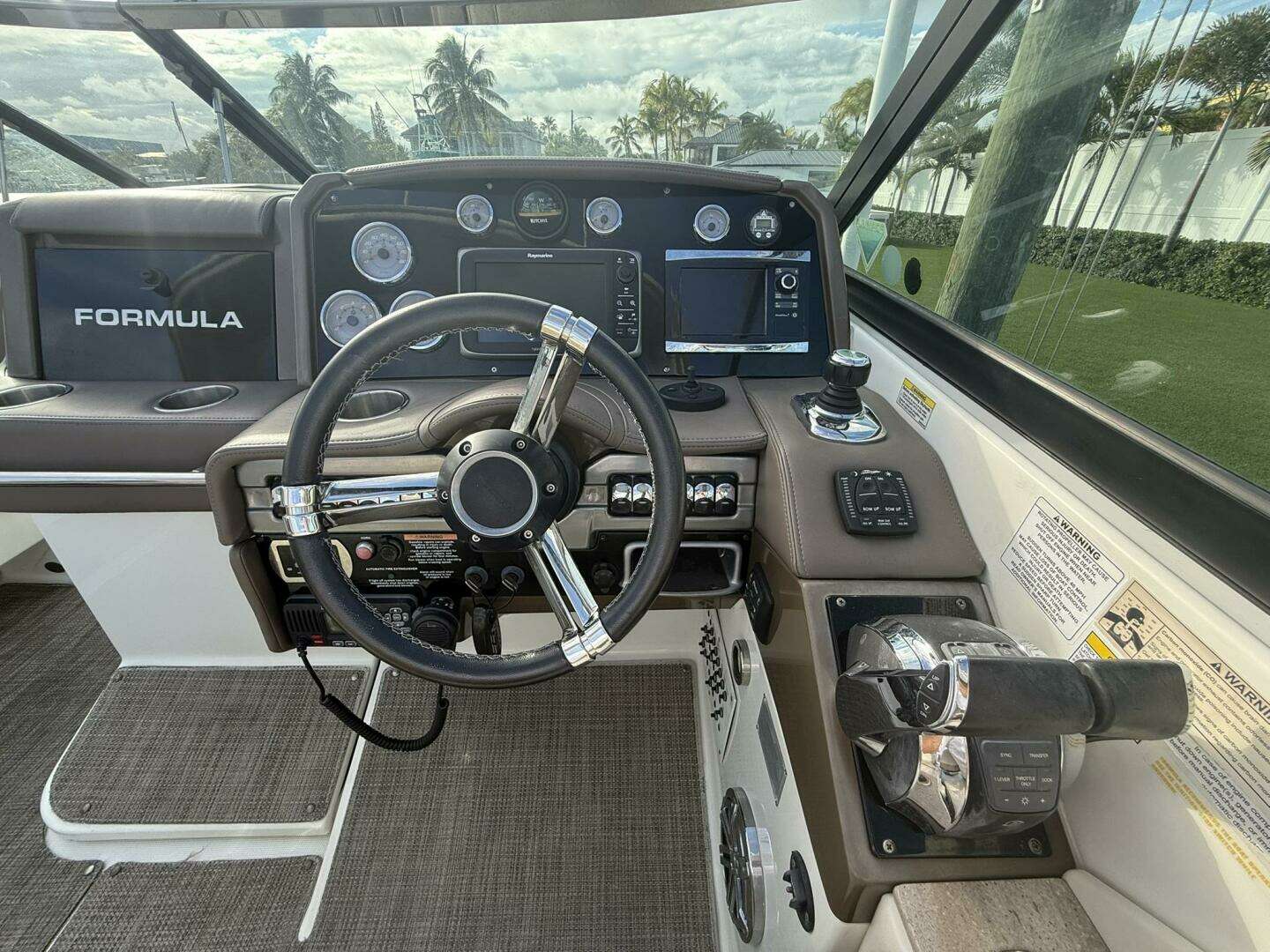 2016 Formula 330 Crossover Bowrider - Image 13